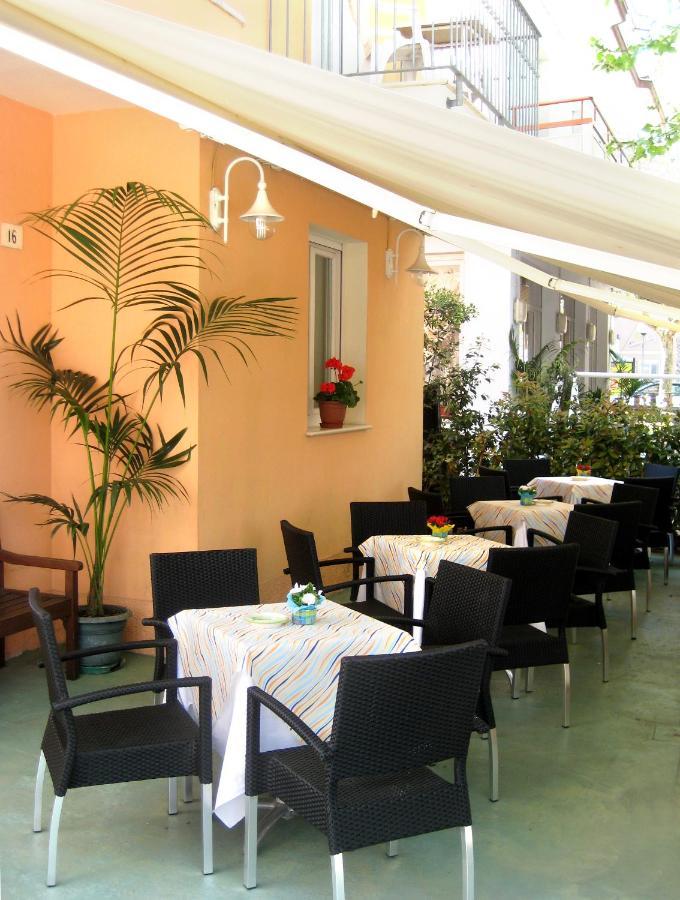 Hotel Silvana Cattolica Exteriör bild